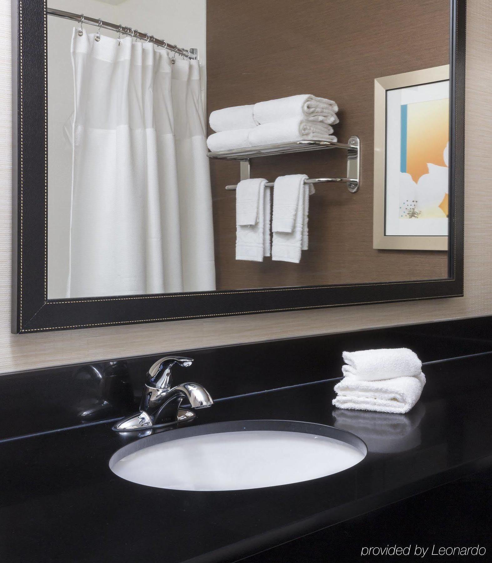Hotel Fairfield Inn&suites 3*